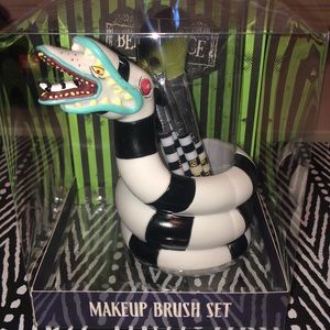 Beetlejuice sandworm makeup holder